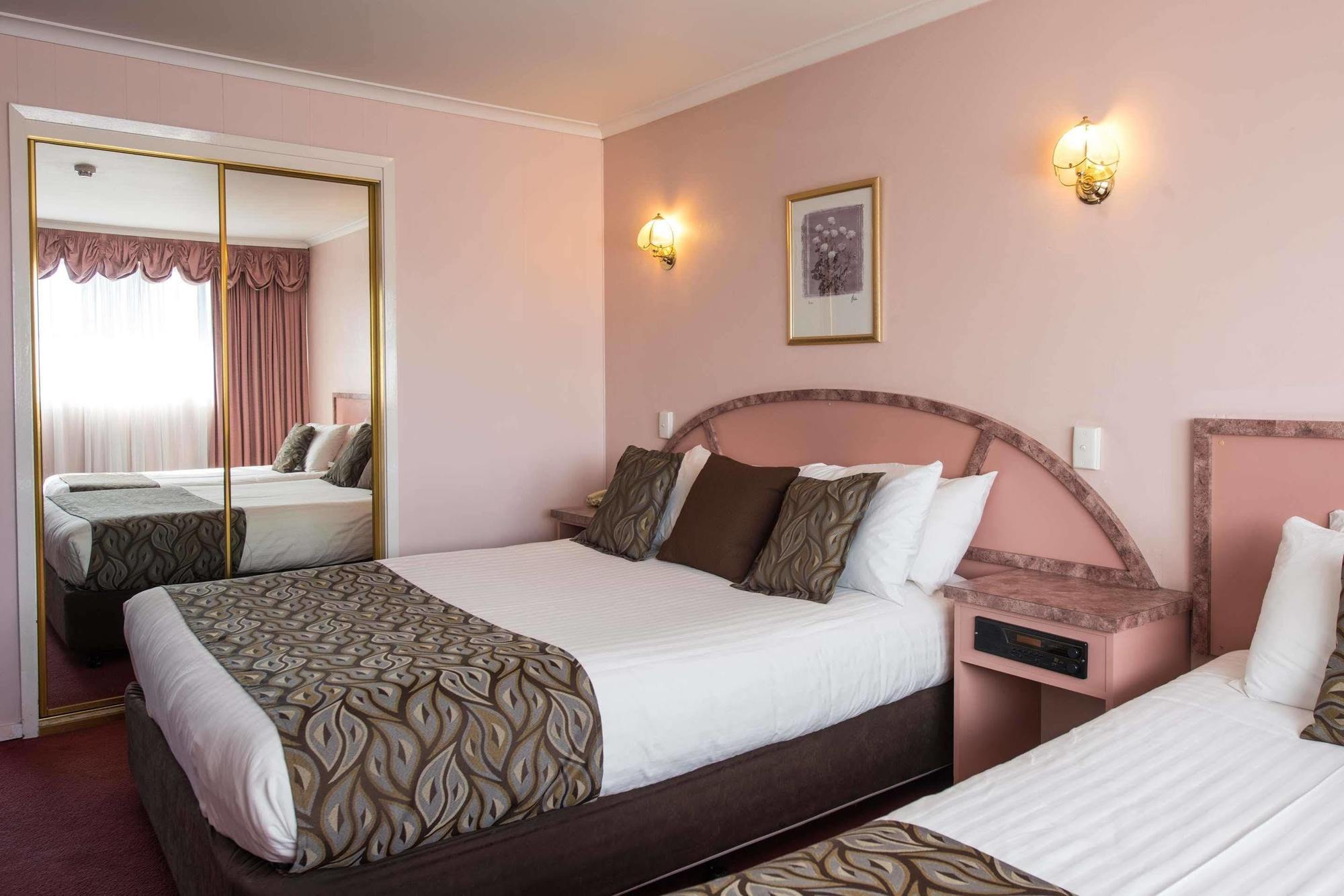 Best Western Balmoral Motor Inn Гленорчи Экстерьер фото